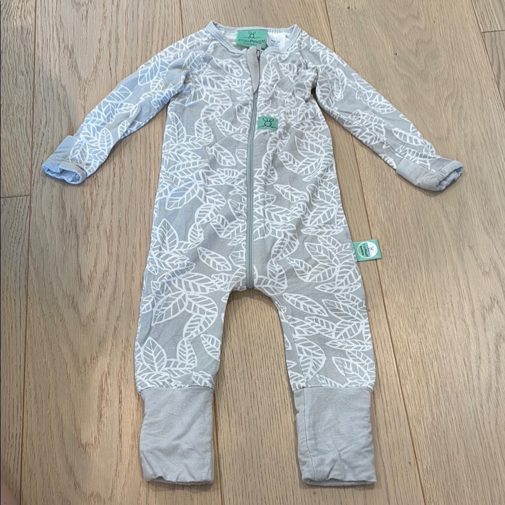 ERGOPOUCH Gray Leaf Pattern Baby One Piece